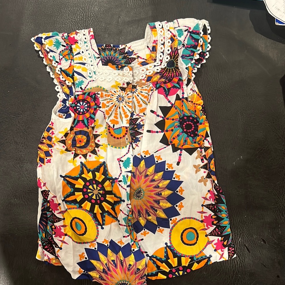 Colorful no sleeve shirt